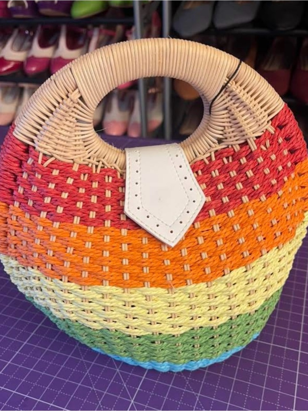READ Description NWT Collectif Julia Rainbow clutch